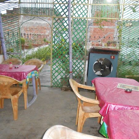 Elvis Guest House Varanasi Luaran gambar