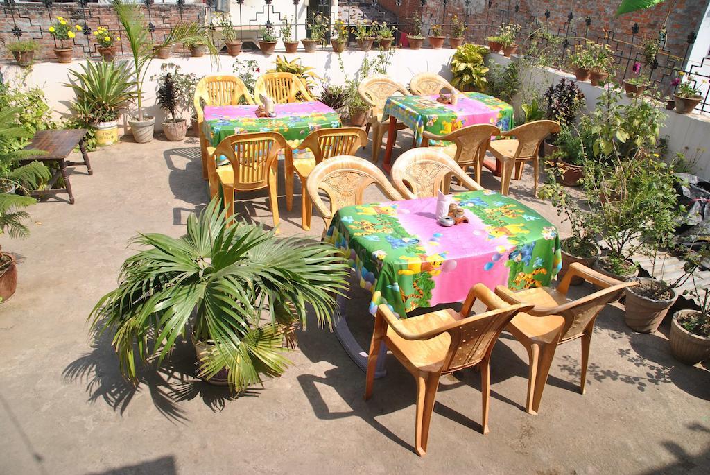 Elvis Guest House Varanasi Luaran gambar