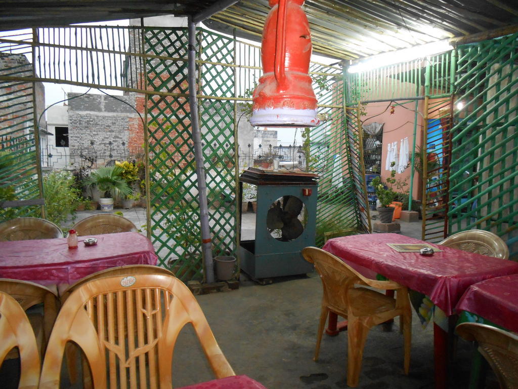 Elvis Guest House Varanasi Luaran gambar