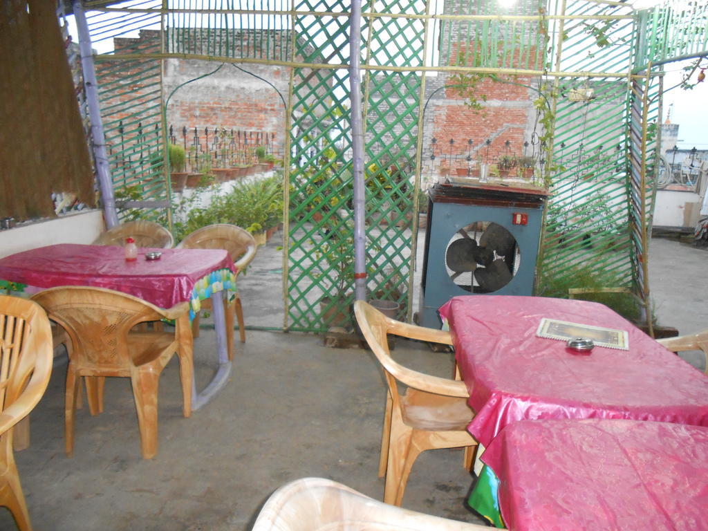 Elvis Guest House Varanasi Luaran gambar